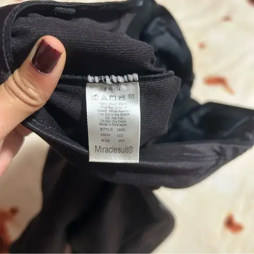 Miracle  Suit Womens Body Shapewear size 36B GUC. - Image 3