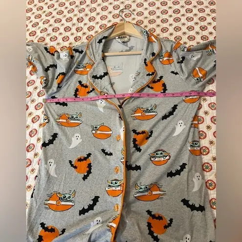 Munki Munki EUC Star Wars Halloween Baby Yoda Pajama shirt size small