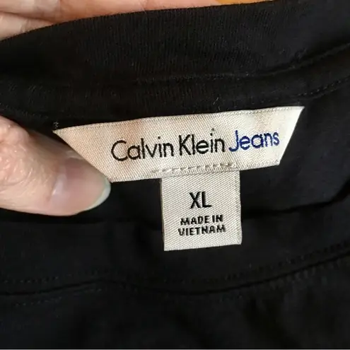 Calvin Klein Jeans Ruffled Hem Tee, Black, Size XL