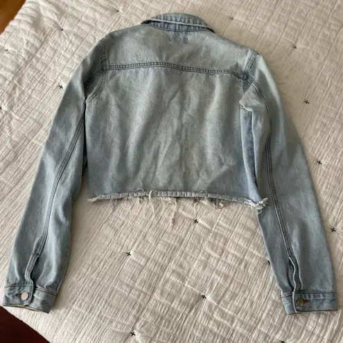 Pretty Little Thing  Distressed Raw Hem Cropped Denim Jean Jacket Size 6 US thumbnail 4