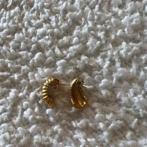 American Vintage VINTAGE gold shell stud earrings