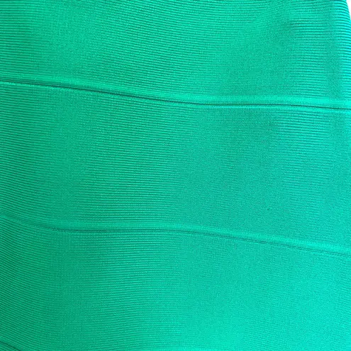 BCBGMAXAZRIA EUC BCBG 'Simone' Bandage Mini Skirt small emerald green perfect for holidays