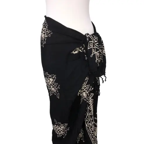 Batik Pineapple Print Black and Cream Sarong Wrap OS Size undefined