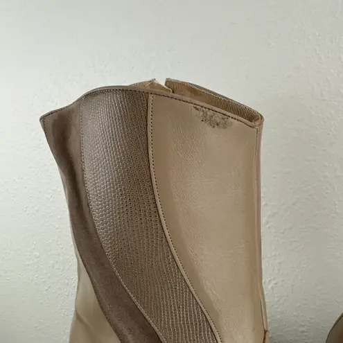 Hill & Dale Vintage 1970s Designer Tan Beige Leather Swirl Low Heel Ankle Boots