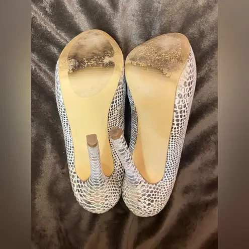 
Steve Madden Nala Iridescent Platform Pump size 5