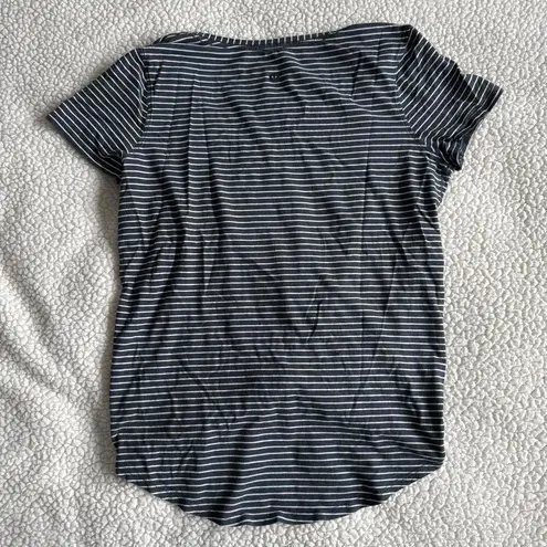 Lululemon  Striped V-Neck Tee - Comfortable Casual Wear - *rip size tag missing* - Image 2