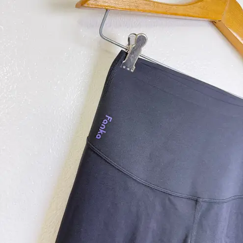 Fanka Body Sculpt Capri Leggings Womens Medium Black Reversible Workout Gym