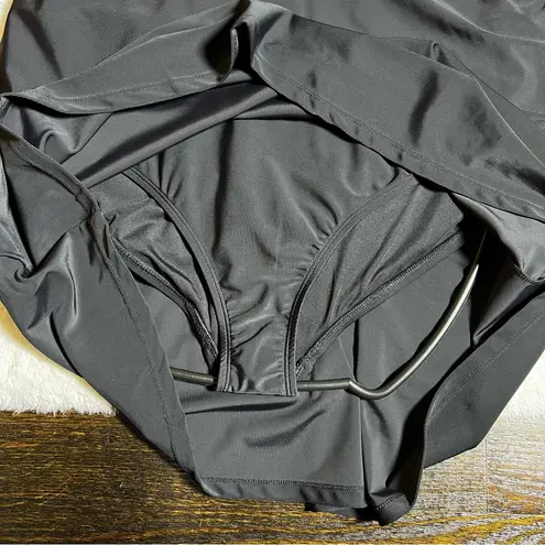 NWT Lands’ End Black and White Front Zip Swim Dress Size XL