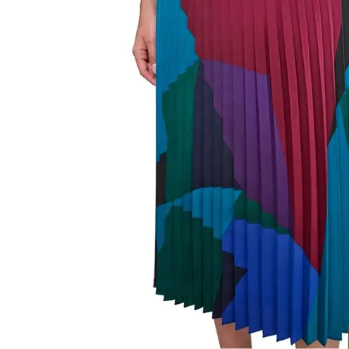 Karl Lagerfeld NWT Beautiful Pleated Dress With Color On Bottom. Size Small