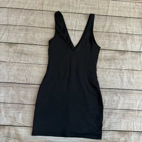 Babaton Aritzia Contour V-Neck Black Mini Dress Sz Medium Sleeveless Bodycon