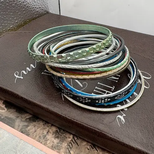 Vintage Early 2000s Bangle Bracelet Set – Mixed Metal Stackable Y2K Green