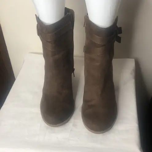 American Eagle  brown suede zip up chunky heel strappy boots size 7.5​