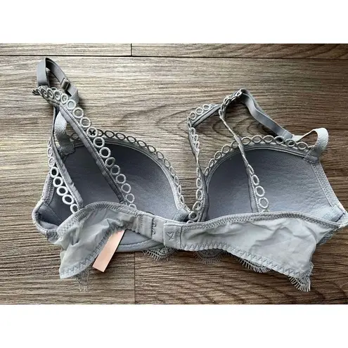 Victoria's Secret Elegant Gray Lace‎ Padded Bra with Scalloped Trim Victoria Secret 32C