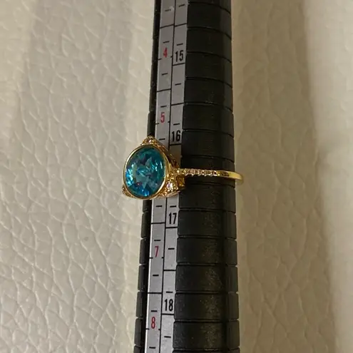None Vintage Gold Tone Statement Ring Blue Crystal Gem Size 7