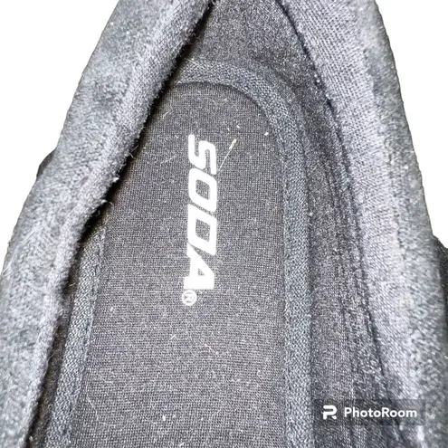 Soda Womens Sneakers Tennis Shoes Slip Ons Black and White Size 8.5