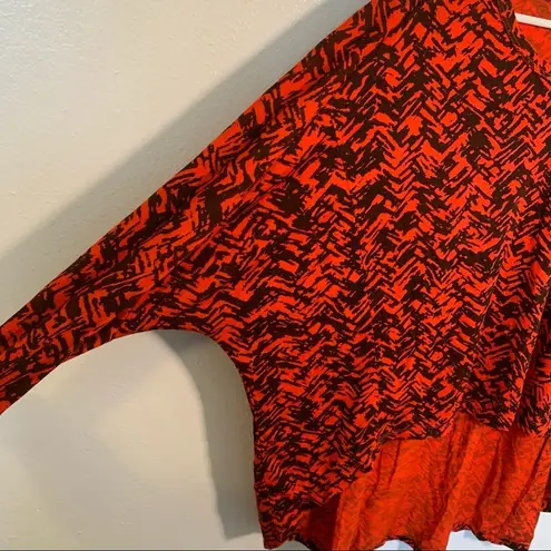 No Concept But Buy The Good Sense by Ink Topper Red Black Geo Size undefined