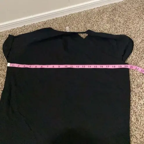 Fabletics 4/$20  small Whitney‎ cut out tee