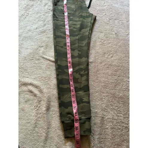 Zyia  Active Women's Camo Unwind Joggers Size Medium NWT