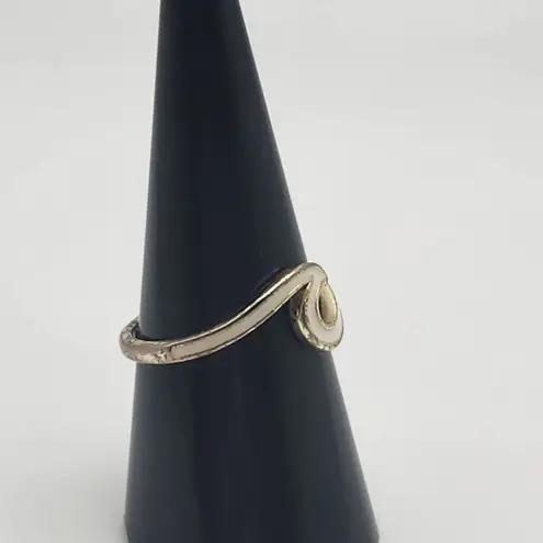 Pura Vida Gold Tone & White Enamel Wave Ring (8) Gold