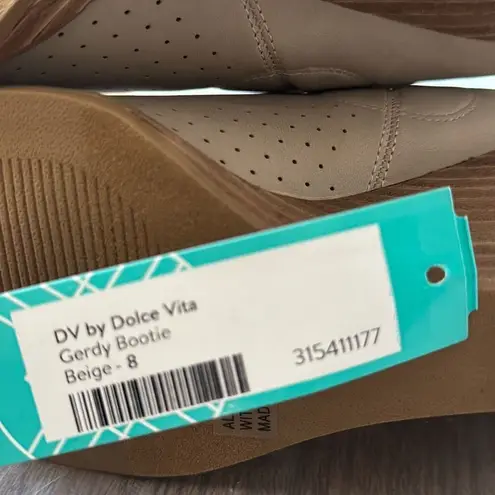 DV by Dolce Vita Gerdy Bootie in Beige Faux Leather Wedge Ankle Boots Size 8