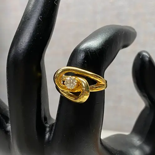 Elegant Yellow Gold Plated Bypass Solitaire Ring Accent Size 6 Retro Preppy