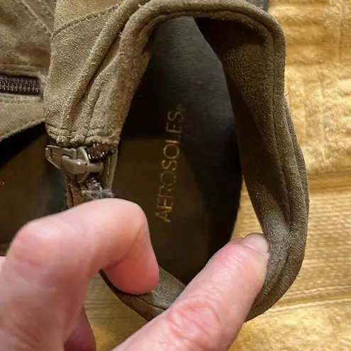 Aerosoles Aweosoles size 6.5 greenāsuedeĀ zip backāankle thong sandalsā
EUC