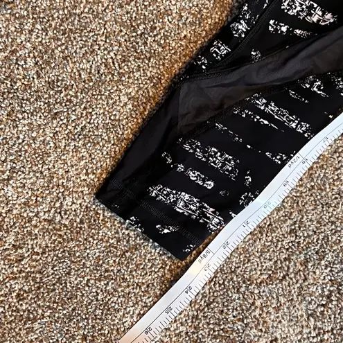 Lululemon Inspire Tight II Graf Black White. Size 4