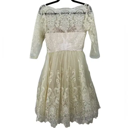 Chi Chi London NWT Gilded Grace Lace Dress Size 4 in Champagne