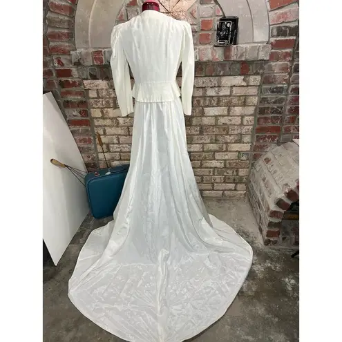 wedding suit cream puff sleeve peplum train