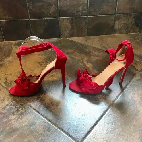 Chase and Chloe  Women’s Red Gigi-32 Pumps Size 8