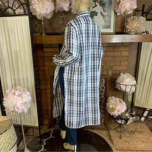 Thrill Jeans BLACK AND WHITE PLAID LONG BUTTON DOWN WITH SIDE SLITS (1X)