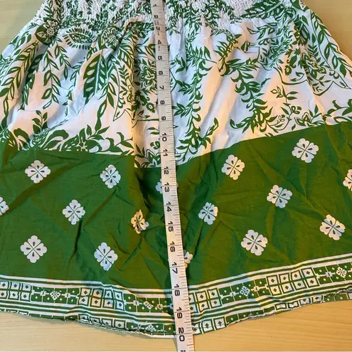 she's cool Green and White Smocked Short Lined Bubble Mini Skirt size Large