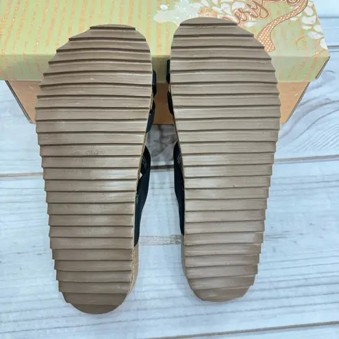 Very G NEW Black Metallic Crisscross Strappy Sandals Contoured Footbed