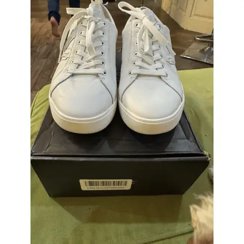 Vionic Women's Kearny Platform Lace Up Sneaker White Size 11 Wide Metallic