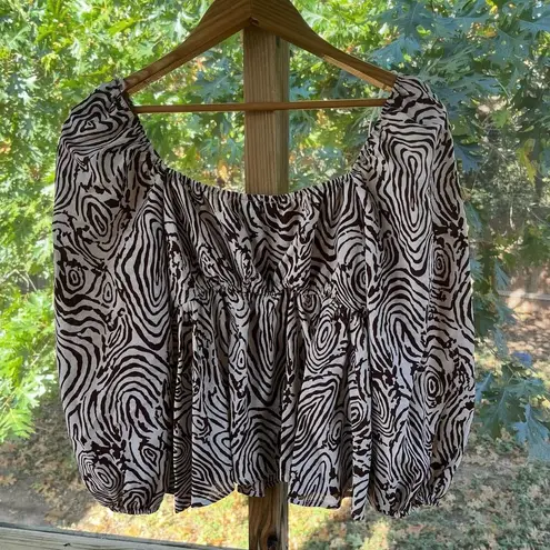 Moon River Brown And White Printed Puff Sleeve Crop Top Size S