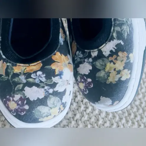 Dr. Martens  Womens Askins Darcy Floral Black Canvas Shoes Size 7