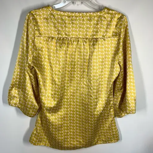 Banana Republic  Satin Yellow White V Neck 3/4 Sleeve Blouse Size Medium