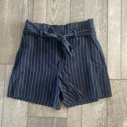 White House | Black Market  Size 2 Blue and White Striped Paper Bag Shorts