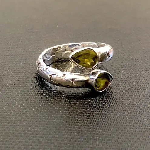 Sterling Silver Faceted Peridot Pebble Pattern Vintage Bypass Ring Sz 7