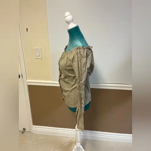 United Colors Of Benetton Off-Shoulder Blouse Women’s Size M Beige Button Front