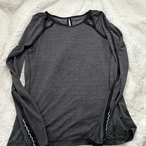 Lululemon  Grey/Black Long Sleeve Cut Out Women's 6