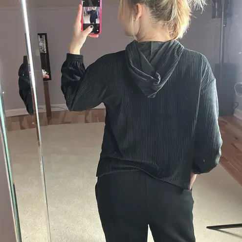 Crave fame : Ribbed Velour Cropped Black Hoodie