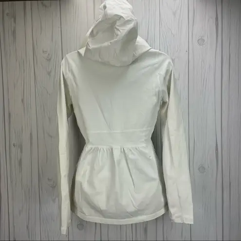 Defy white zip up jacket size medium