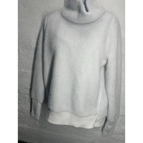 Zelos Woman’s Sweater Size Medium