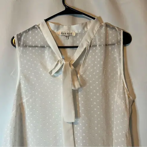 Black Rainn White Sleeveless Blouse