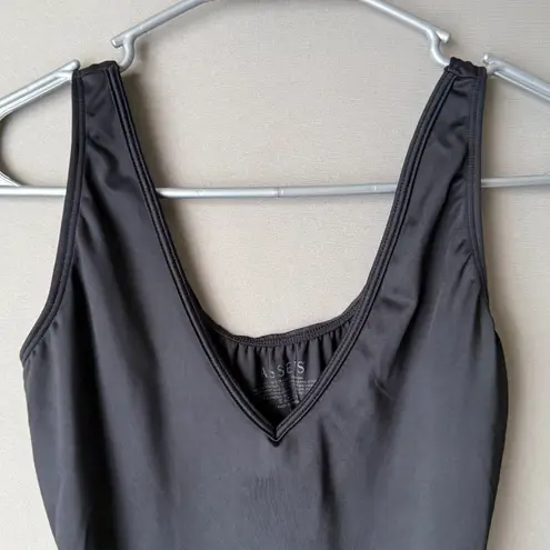Assets sz M black deep plunge shaping tank top Size M
