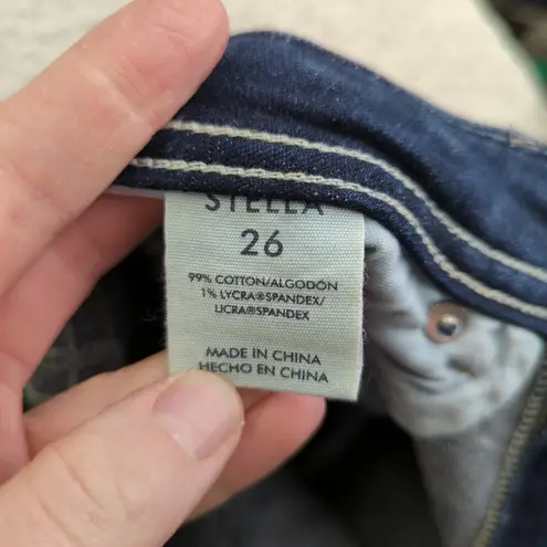 BKE Stella Womens Jeans Slim Fit Low Rise Blue Denim Distressed Cropped 26 Capri