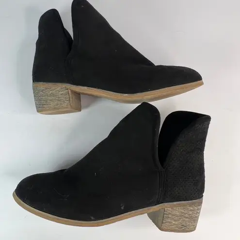 Seven7 Women's Soho Boot Black Suede CutOut Side Block Heel Ankle Booties Size 7