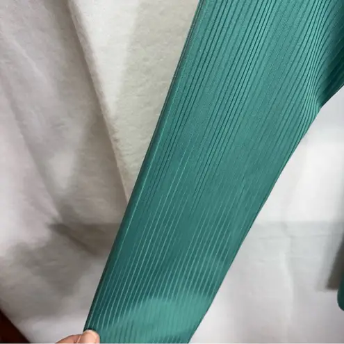 Buckle Black Teal Green Fitted Long Sleeve Athletic Pullover Size XS