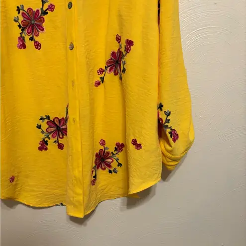 🌼 Fig and Flower Yellow Embroidered Blouse
Size 1X — Button Front